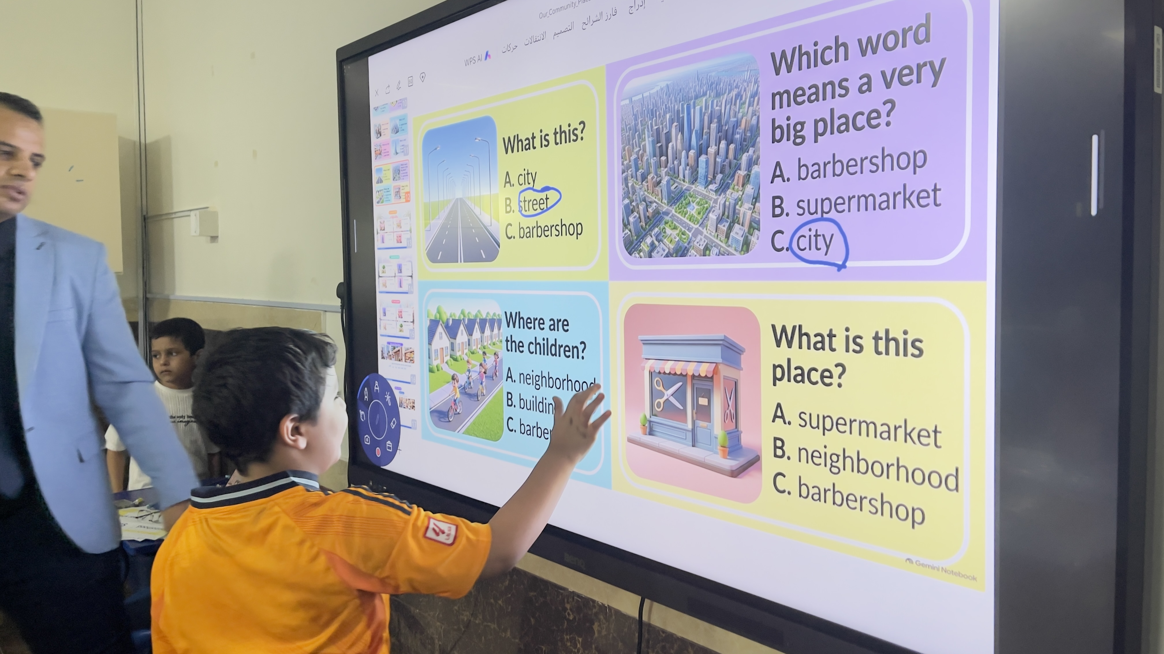 تفاعل الطلاب في حصة اللغة الإنجليزية